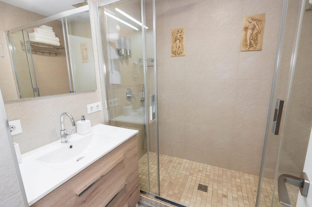 El Estudio De La Playa Benalbeach New 1Bd, Piscinas, Playa Y Vistas Al Mar Ref504 Беналмадена Екстериор снимка